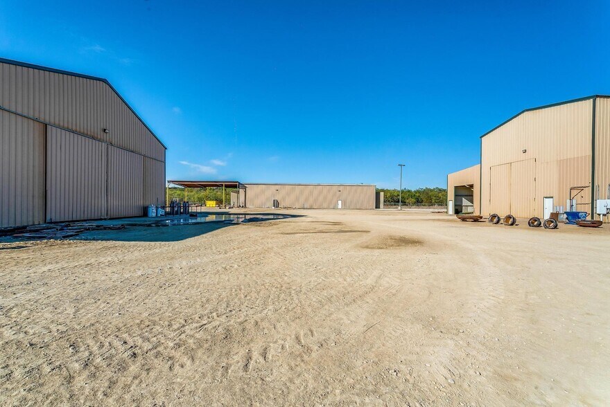More Photos Of 520 Tradeway Dr, Mineral Wells Warehouse For Sale