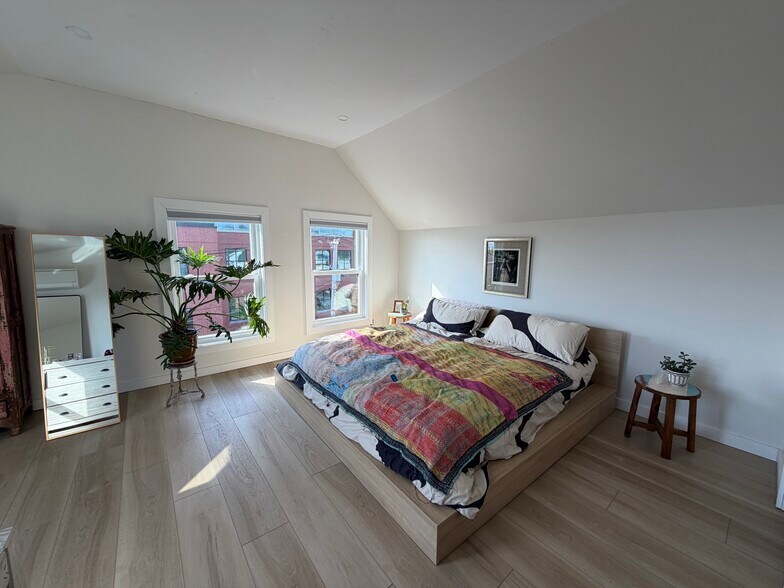 More Photos Of 69 Newbury St, Portland Storefront Retail Residential For Sale
