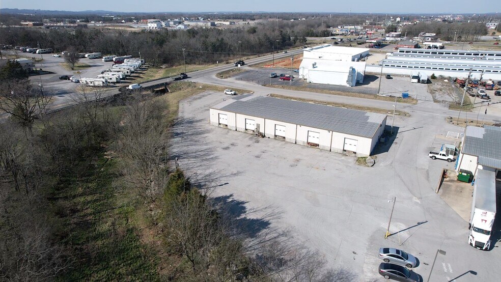 More Photos Of 102-104 Southside Park Dr, Lebanon Distribution For Lease