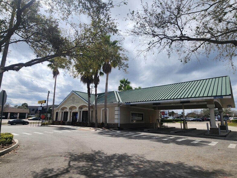 More Photos Of 2011 Aloma Ave, Winter Park Bank For Lease