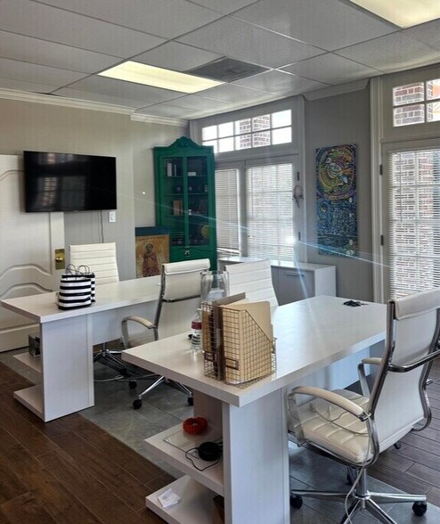 More Photos Of 1458 Campbell Rd, Houston Coworking Space