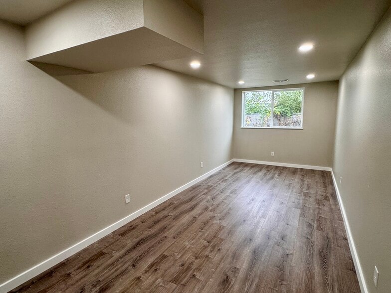 More Photos Of 4233 NE 147th Ave, Portland Warehouse For Lease