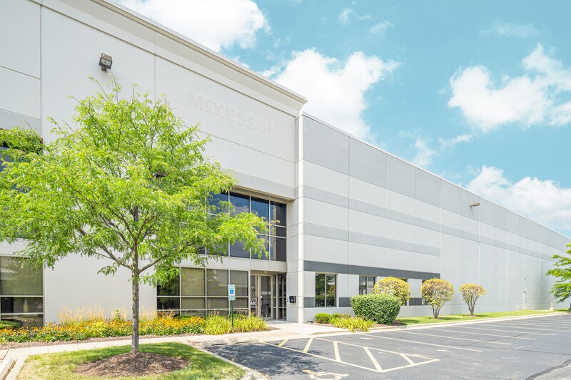 More Photos Of 300 Airport Rd, Elgin Warehouse For Lease