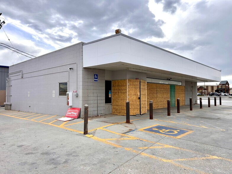 Primary Photo Of 4603 W Yellowstone Hwy, Mills General Retail For Sale