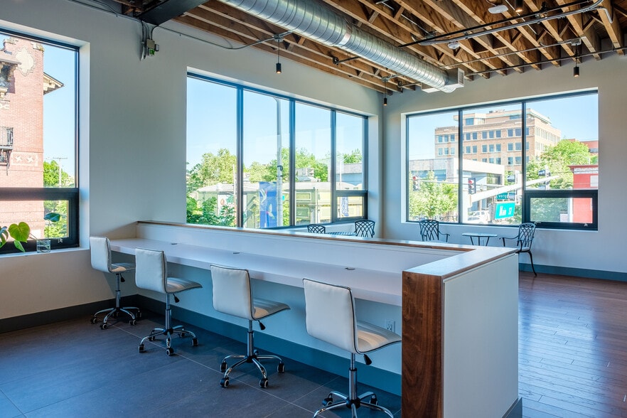 More Photos Of 911 Main St, Vancouver Office For Lease