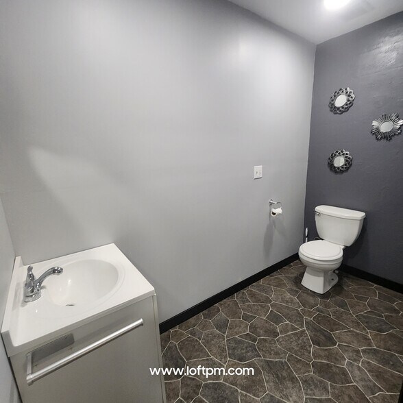 More Photos Of 372 SW 1st Ave, Ontario Office Residential For Lease