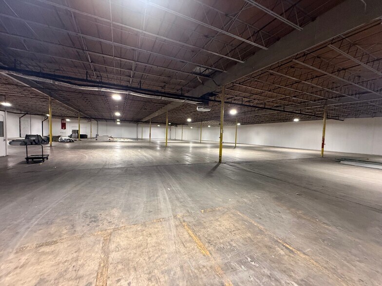 More Photos Of 3131 W Bolt St, Fort Worth Warehouse For Lease