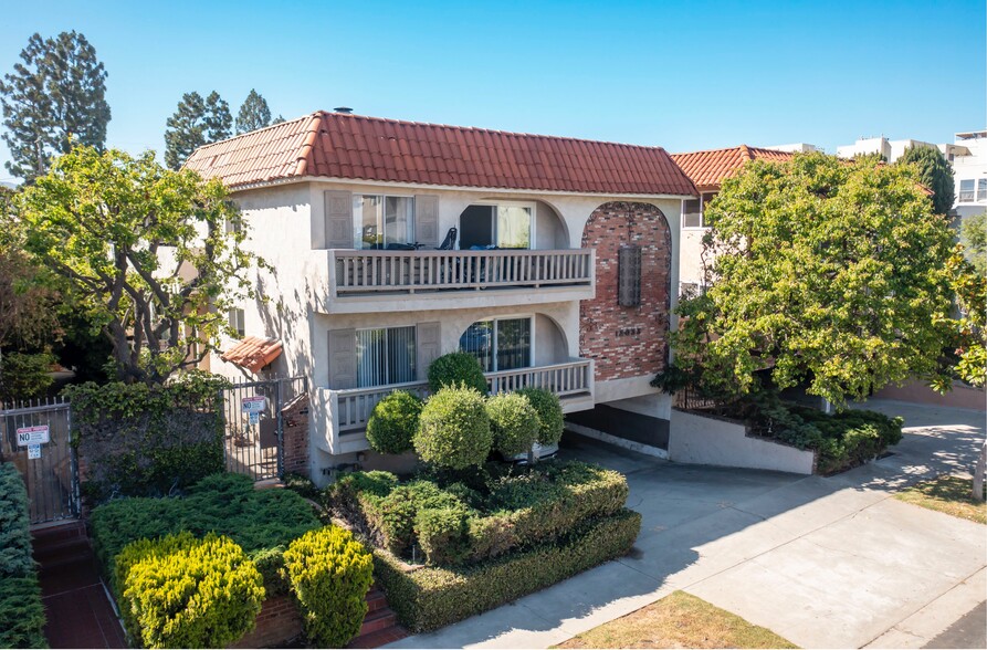 Primary Photo Of 12033 Goshen Ave, Los Angeles Apartments For Sale