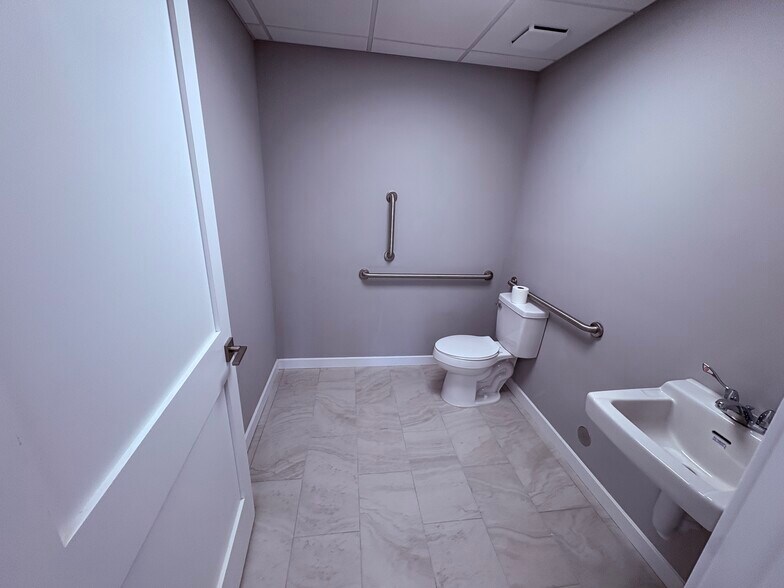 More Photos Of 408 Bethel Rd, Somers Point Office For Sale