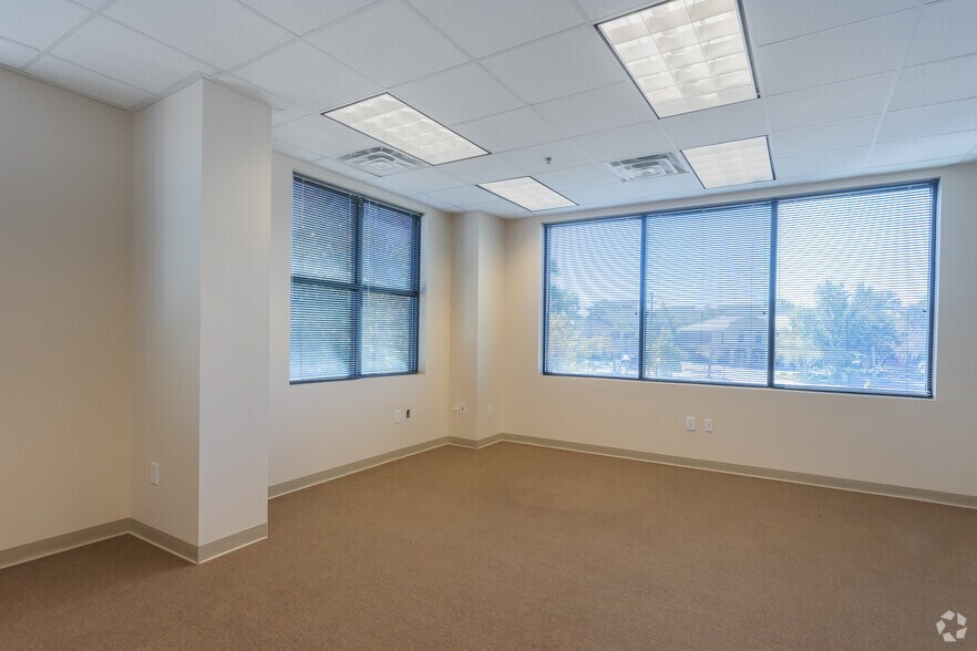 More Photos Of 2000 Sam Rittenberg Blvd, Charleston Office For Lease