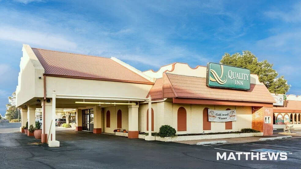 Primary Photo Of 1520 E Main St, Blytheville Hotel For Sale