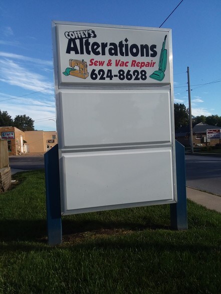 More Photos Of 635 S Lincoln Ave, O'Fallon Storefront Retail Office For Sale