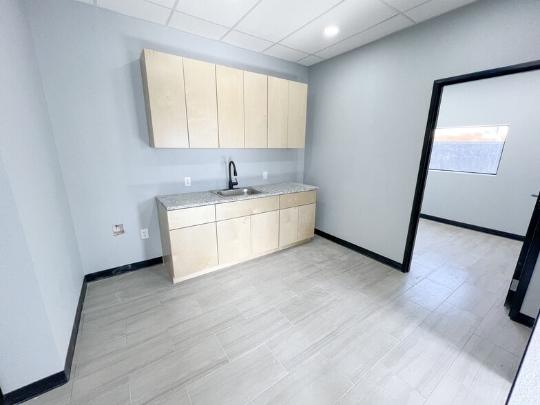 More Photos Of 1208 S Midland Dr, Midland Unknown For Lease