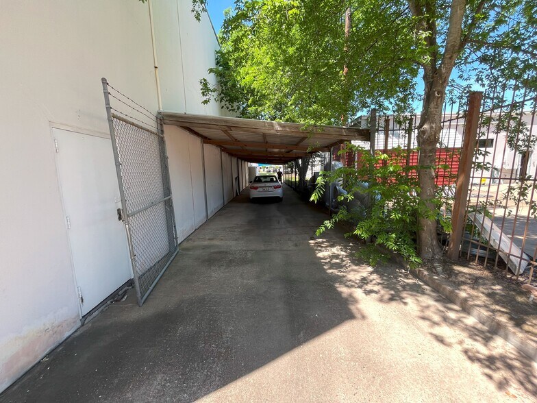 More Photos Of 1720 Townhurst Dr, Houston Warehouse For Sale