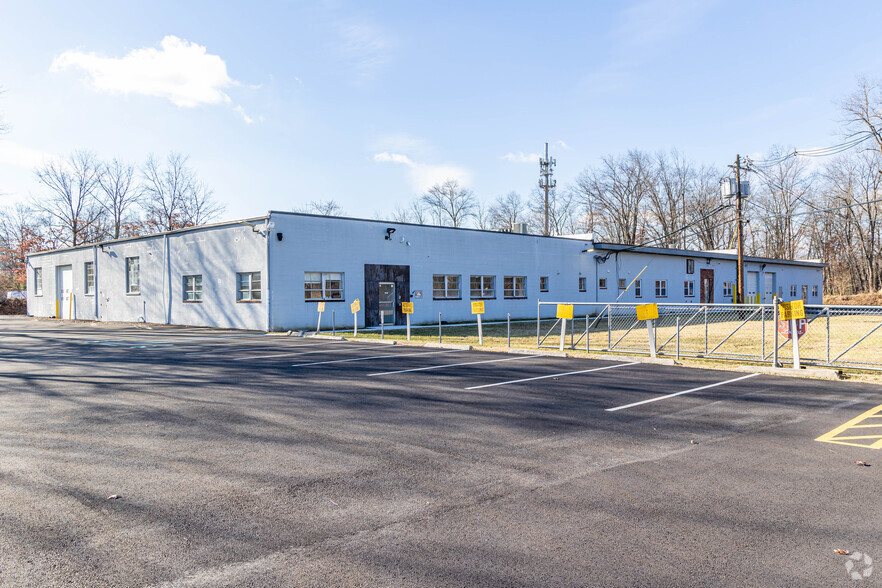 Primary Photo Of 101 Clinton Rd, Fairfield Manufacturing For Lease