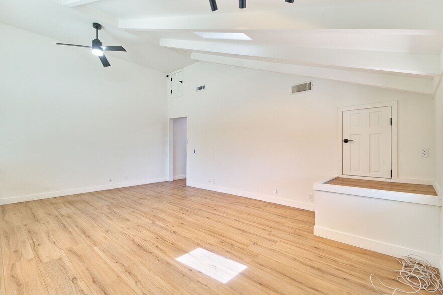 More Photos Of 586 Bonanza Trail, Big Bear Lake Office Residential For Sale