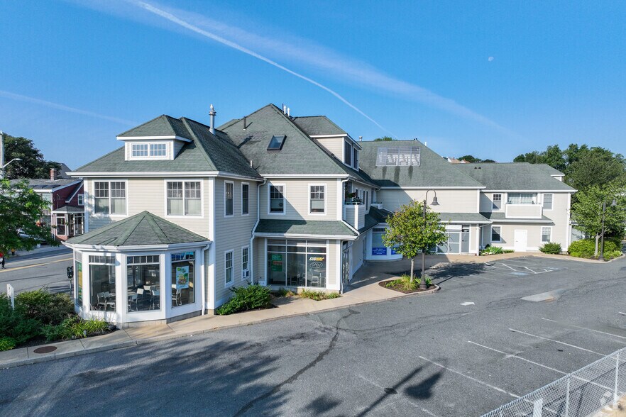 More Photos Of 25-31 Railroad Ave, Gloucester Storefront For Sale