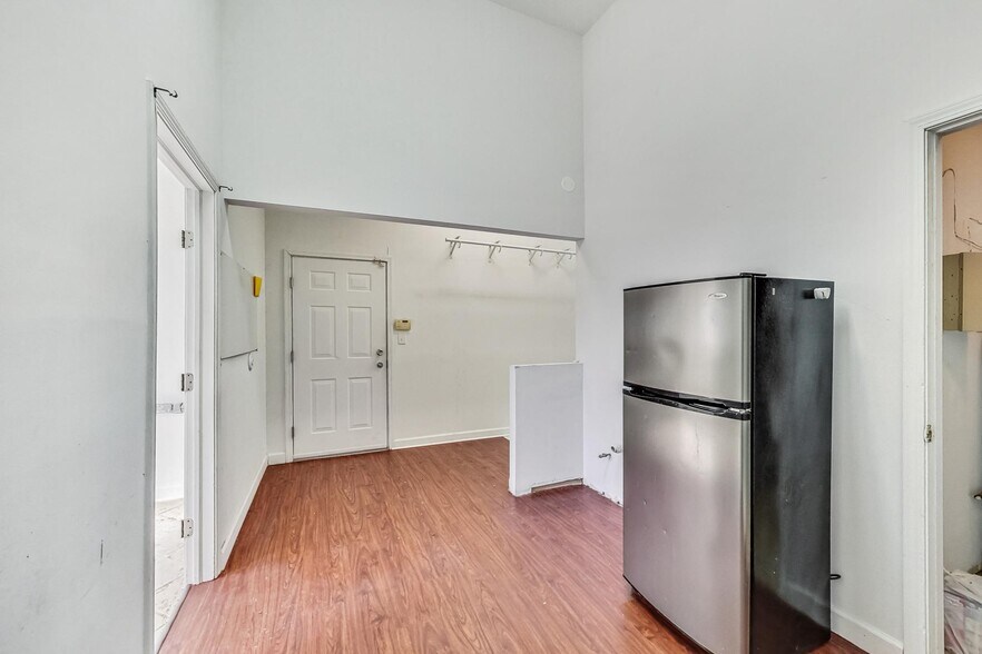 More Photos Of 2650 N Halsted St, Chicago Storefront Retail Residential For Lease