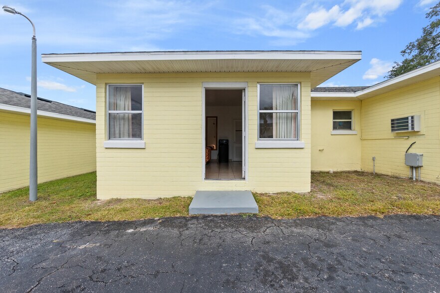 More Photos Of 801 Ridgewood Ave, Holly Hill Hotel For Sale