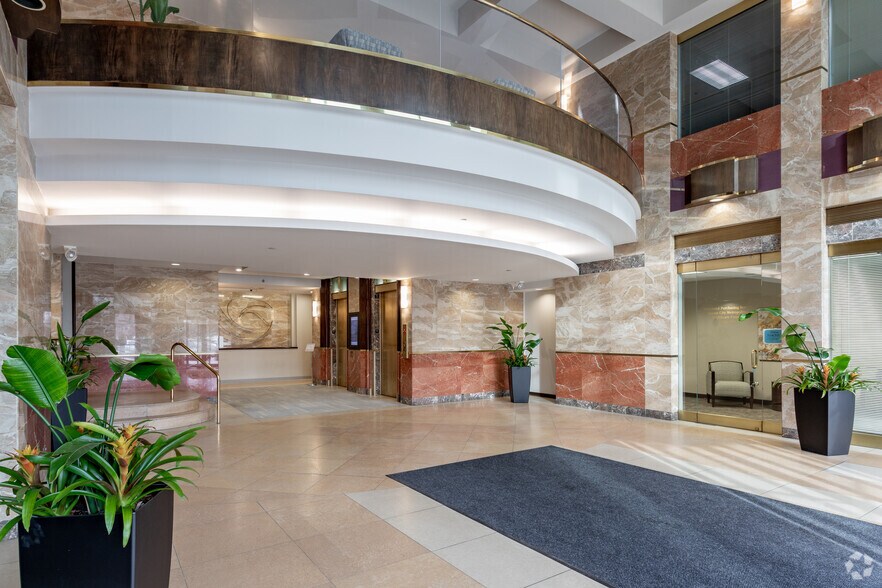 More Photos Of 7007 College Blvd, Overland Park Unknown For Lease