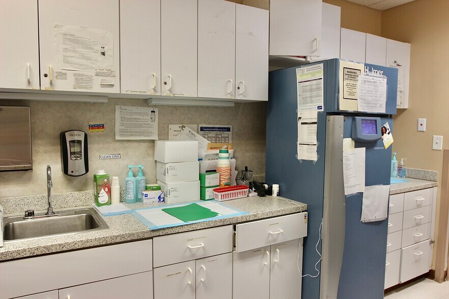More Photos Of 650 34th St S, Saint Petersburg Medical For Lease
