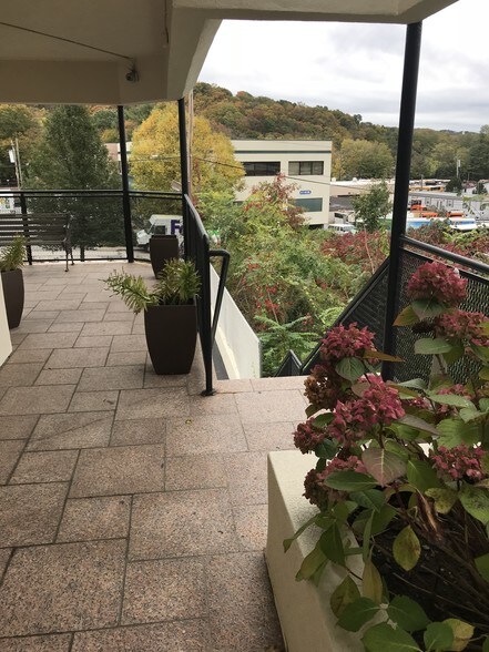 More Photos Of 141 N State Rd, Briarcliff Manor Village Medical For Lease