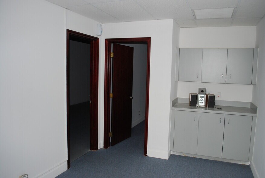 More Photos Of 1499 SW 30th Ave, Boynton Beach Light Distribution For Lease