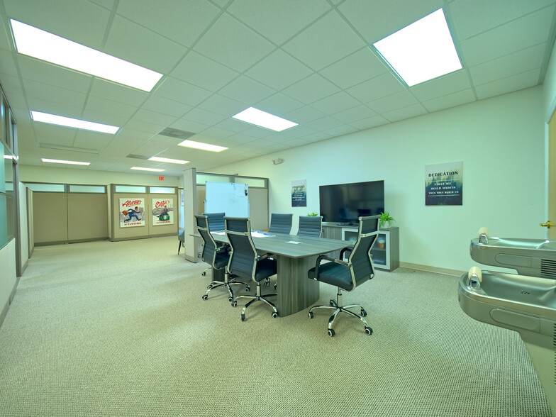 More Photos Of 8344-8346 Forest Oaks Blvd, Spring Hill Medical For Sale