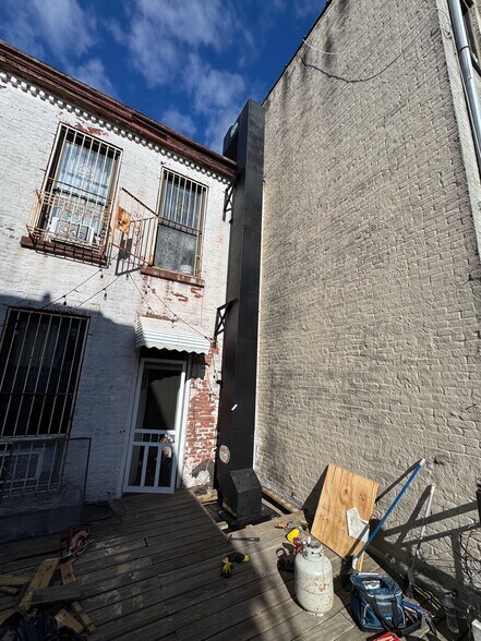 More Photos Of 385 7th Ave, Brooklyn Storefront Retail Residential For Lease