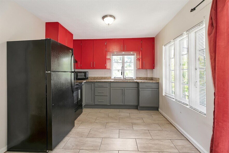 More Photos Of 2325-2353 Spring Park Rd, Jacksonville Apartments For Sale