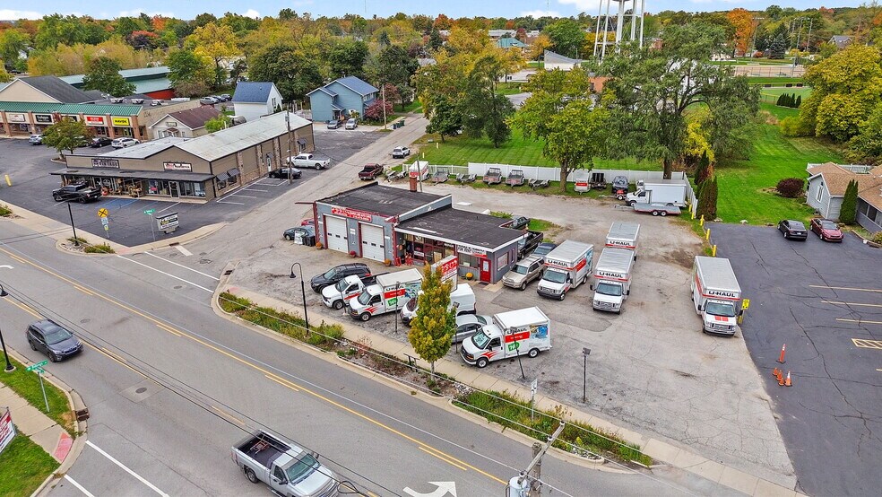 More Photos Of 1001-1003 Calumet Ave, Valparaiso Auto Repair For Sale