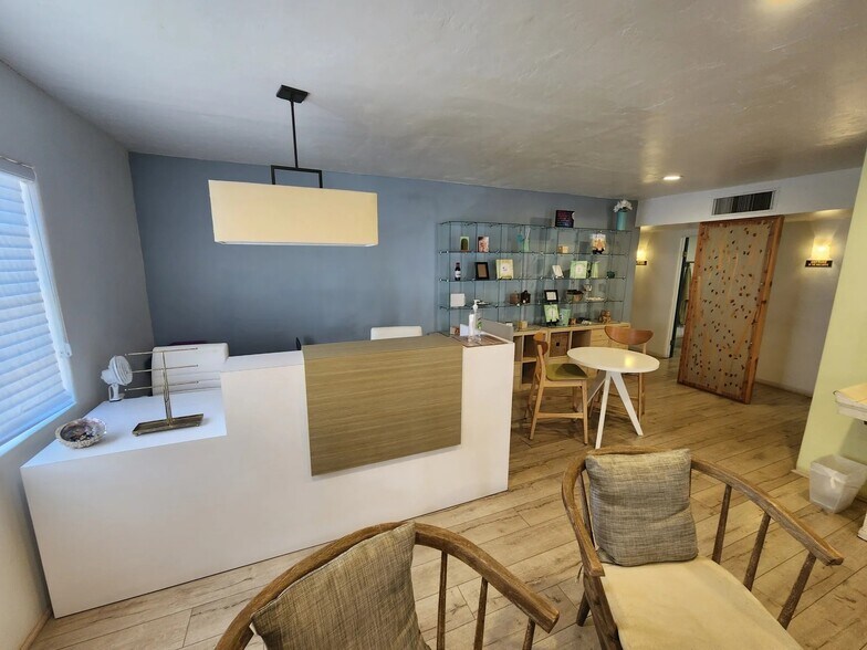 More Photos Of 219 E Lexington Ave, Phoenix Office Residential For Sale