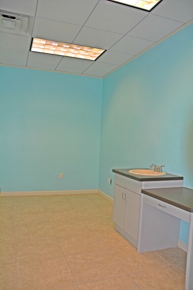 More Photos Of 12112 Bellaire Blvd, Houston Medical For Lease