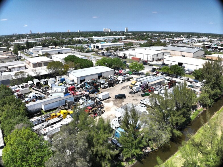 More Photos Of 4130 Wausau Rd, Fort Myers Warehouse For Lease