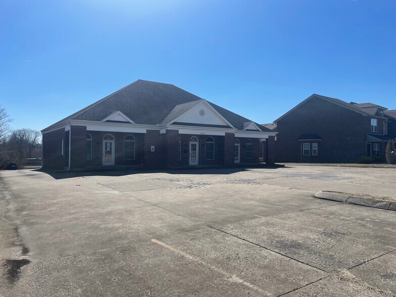 More Photos Of 1850 Memorial Dr, Clarksville Office For Sale