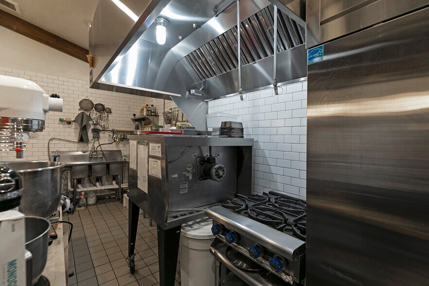 More Photos Of 600 South Ave W, Missoula General Retail For Sale