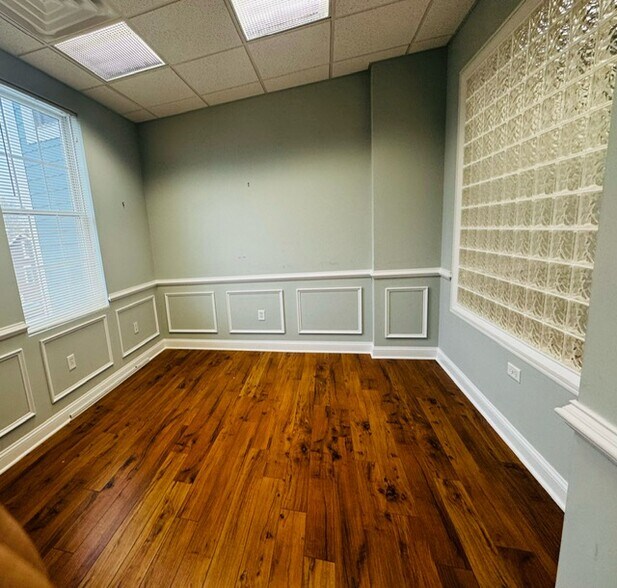 More Photos Of 42 E Main St, Freehold Medical For Lease