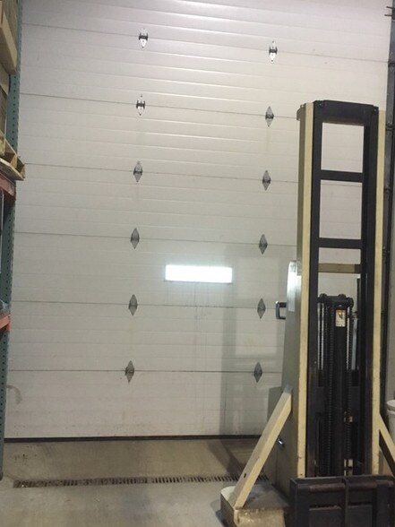 More Photos Of 1 Timber Ct, Bolingbrook Warehouse For Lease