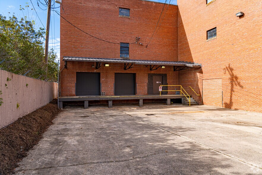 More Photos Of 810 Ramseur St, Durham Warehouse For Lease