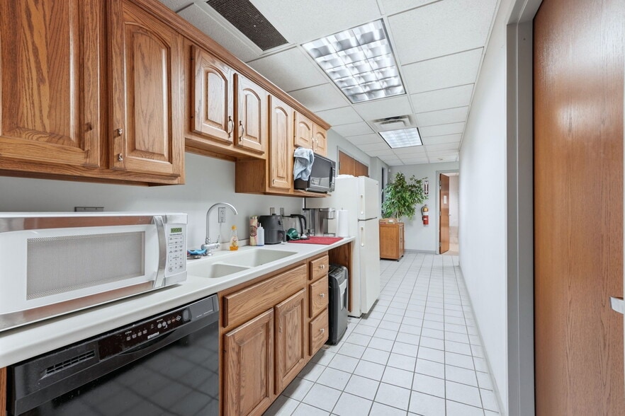 More Photos Of 3209 Clearfield Ct, Fort Wayne Warehouse For Sale