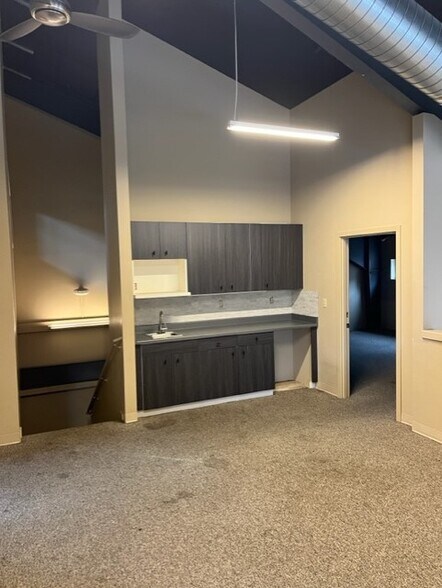 More Photos Of 1770 Airport Way S, Seattle Showroom For Lease