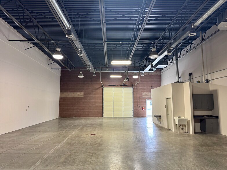 More Photos Of 1075 Ford St, Colorado Springs Warehouse For Lease