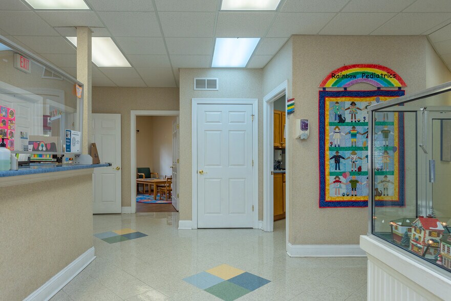 More Photos Of 110 Chadwick Square Ct, Hendersonville Medical For Sale