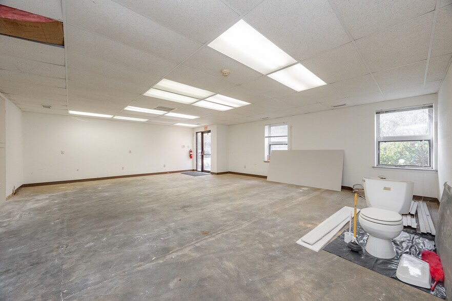 More Photos Of 640 Snyder Ave, West Chester Warehouse For Sale