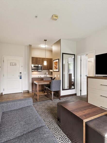 More Photos Of 1340 N Sam Houston Pky E, Houston Hotel For Sale