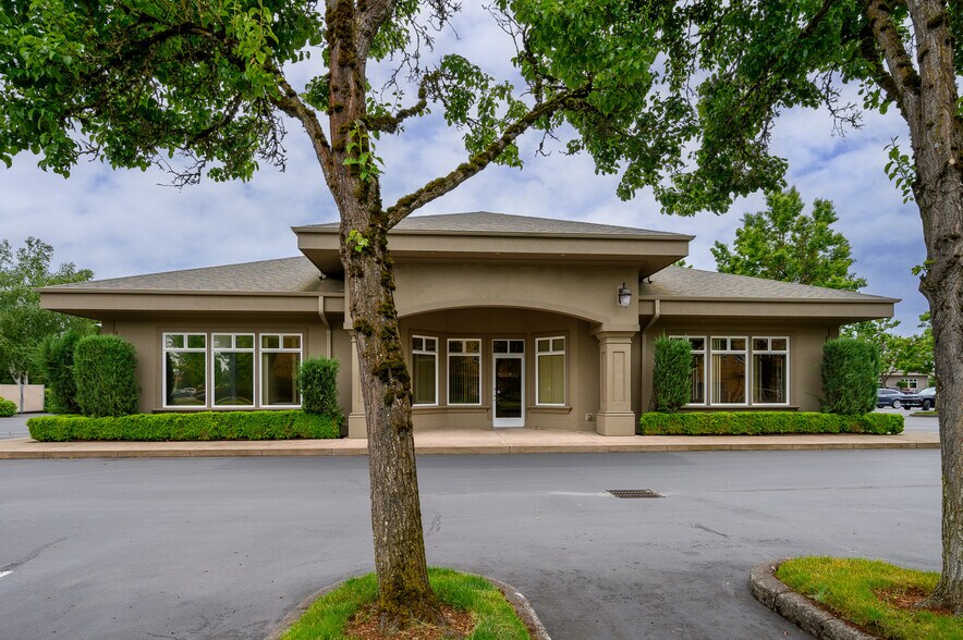 More Photos Of 375 SE Norton Ln, Mcminnville Medical For Lease