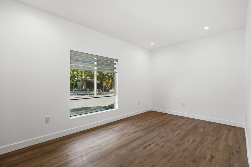 More Photos Of 2001 Penmar Ave, Venice Apartments For Sale
