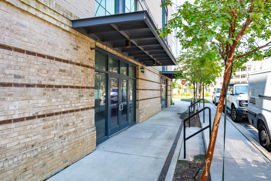 More Photos Of 20 Romney St, Charleston Apartments For Lease