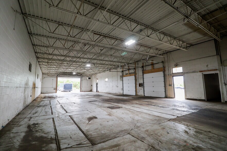 More Photos Of 1739 Elizabeth Ave NW, Grand Rapids Flex For Sale