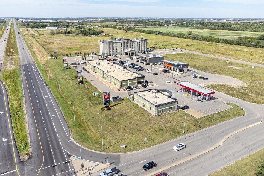 More Photos Of 8120 44 St, Lloydminster Restaurant For Lease